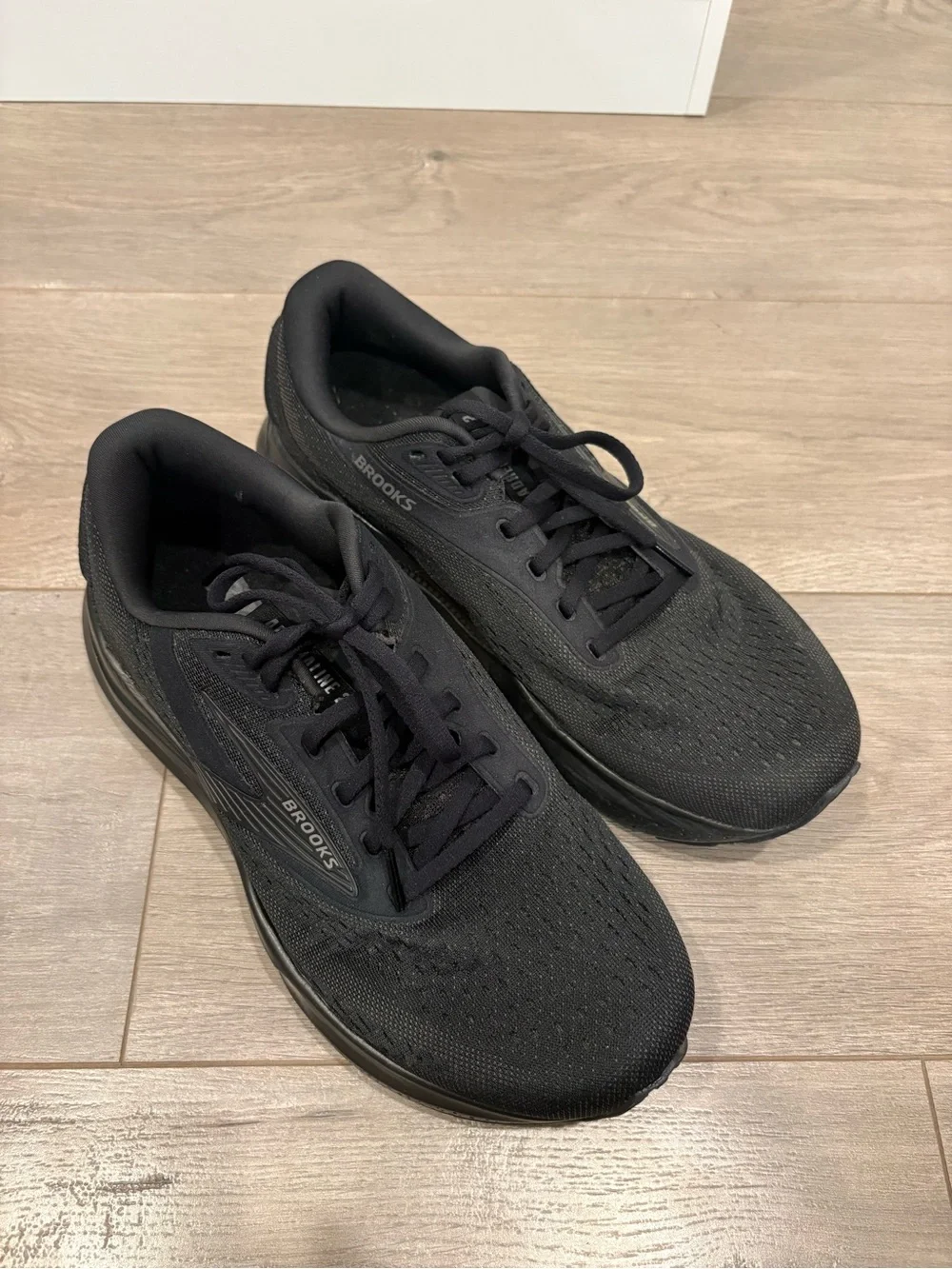 Brooks Adrenaline GTS 24 Womens Size 10 2E Black Athletic Running Shoes Sneakers